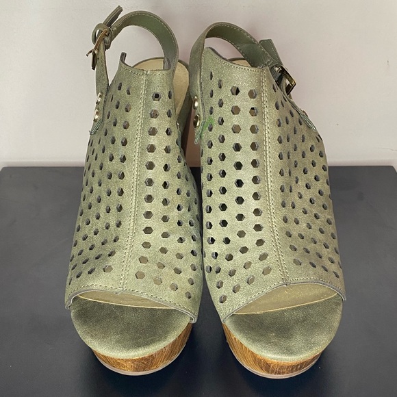 Guess Peep Toe Block Heels in Olive  - size 5.5 - Picture 4 of 8